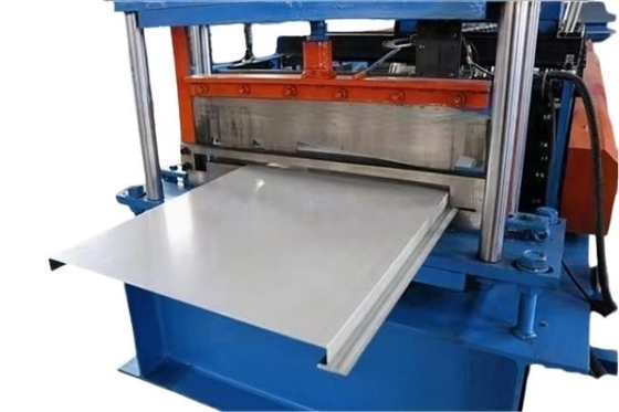 เครื่องกํากับผนังโลหะและโปรไฟล์ Soffit Roll Forming สําหรับผลิตภัณฑ์ปลายเรียบและสวยงาม