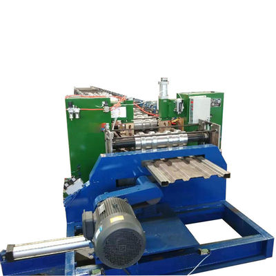 อัตโนมัติอย่างสมบูรณ์แบบ ภายนอกรถบรรทุกกระเป๋ากระเป๋ากระเป๋ากระเป๋า Roll Forming Machine สําหรับการผลิตแผ่นด้านชุด